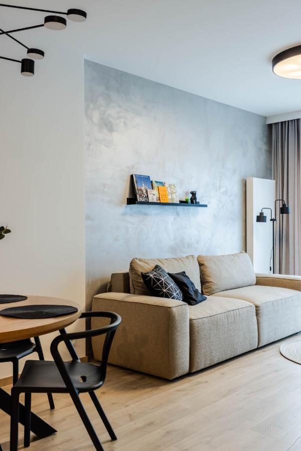 Klimatyzowany Apartament Very Berry Z Parkingiem W Poznaniu By Noclegi Renters Екстериор снимка